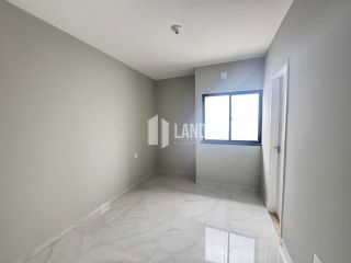 Casa Para Vender com 3 quartos 3 suítes no bairro Sapiranga em Fortaleza