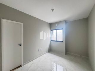 Casa Para Vender com 3 quartos 3 suítes no bairro Sapiranga em Fortaleza