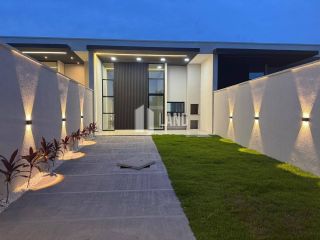 Casa Para Vender com 3 quartos 3 suítes no bairro Sapiranga em Fortaleza