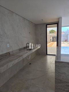 Casa Duplex Para Vender com 4 quartos 4 suítes 6 vagas de garagem no bairro Edson Queiroz