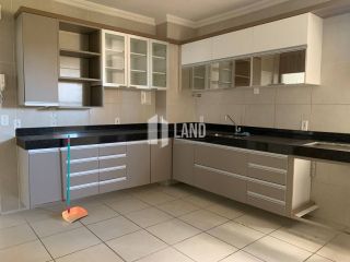APARTAMENTO PARA VENDER, COM 05 QUARTOS SENDO 1 SUÍTE COM CLOSET, BANHEIRO SOCIAL, MÓVEIS FIXOS PROJETADOS, VARANDA INTEGRADA COM A SALA, 2 VAGAS DE GARAGEM, 134M2 - R$ 570.000 - BAIRRO: ALDEOTA - FORTALEZA/CE