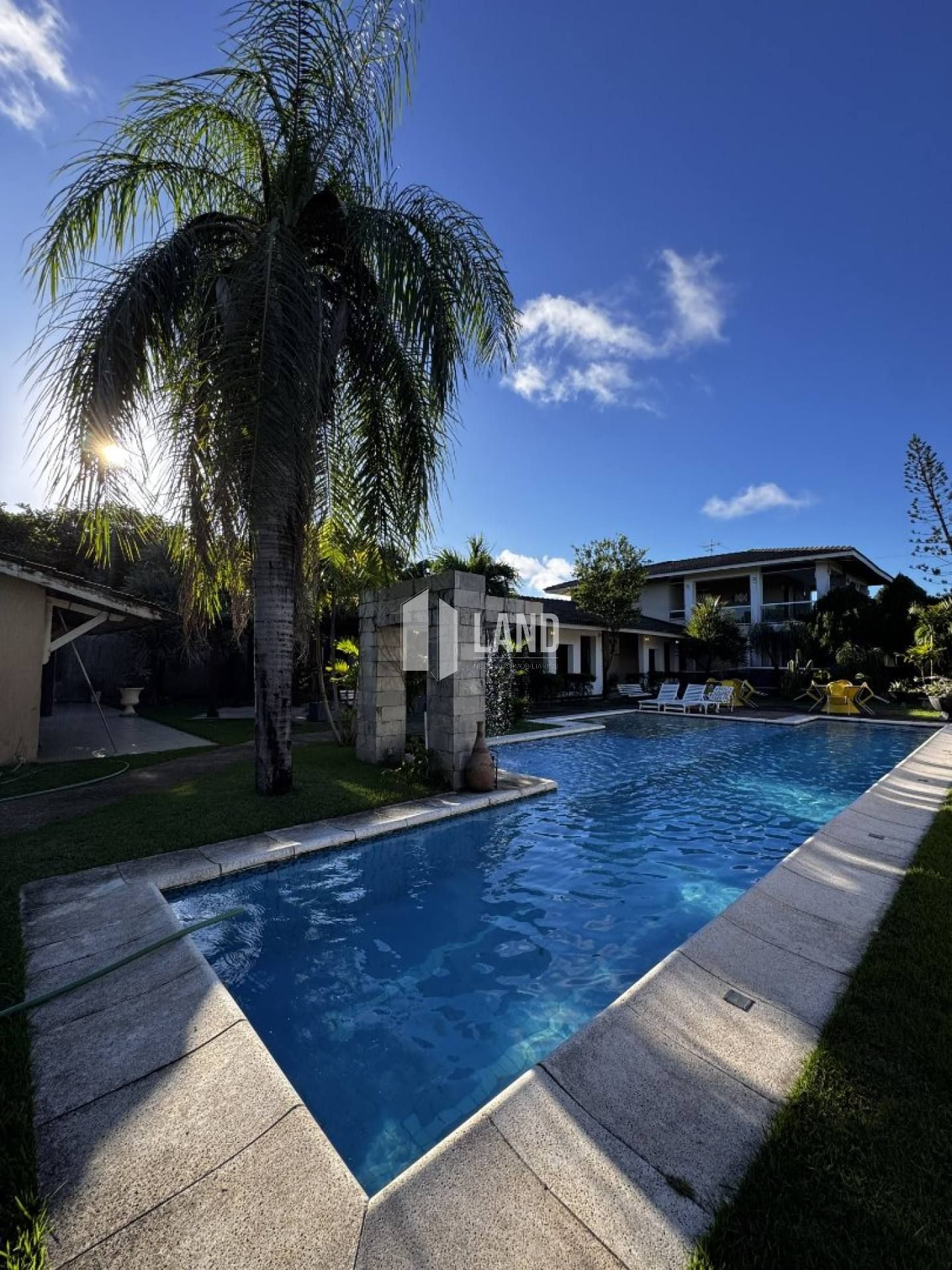 Casa Com 6 Suítes, Deck Com Churrasqueira e Piscina, Próximo da CE-040 - R$2.500.000,00