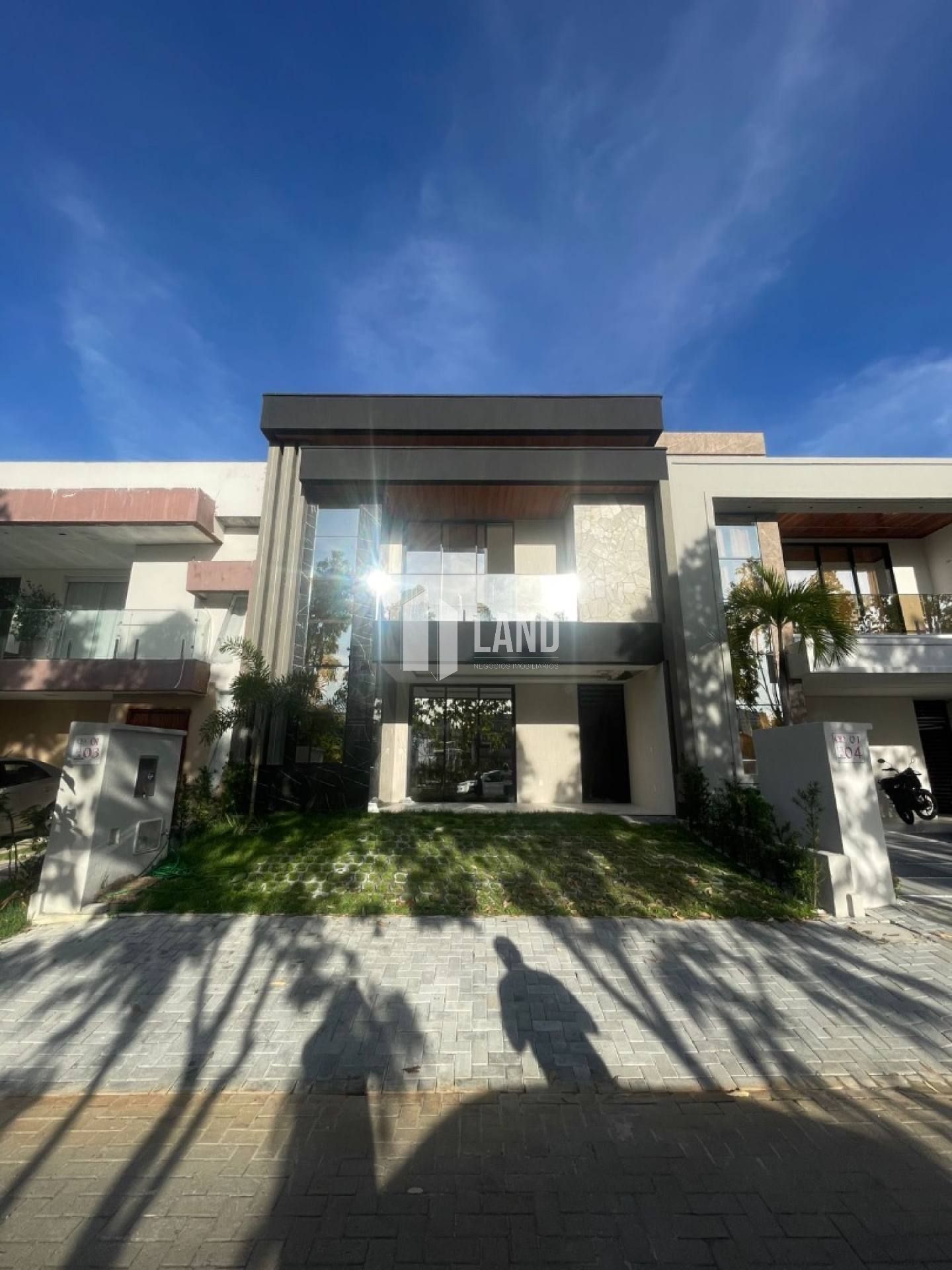 Casa Duplex em condomínio fechado com 4 suítes, 2 vagas de garagem, lazer, 233 m² por R$ 1.900.000,00 - Maraponga - Fortaleza/CE