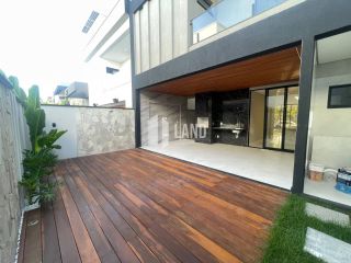 Casa Duplex em condomínio fechado com 4 suítes, 2 vagas de garagem, lazer, 233 m² por R$ 1.900.000,00 - Maraponga - Fortaleza/CE