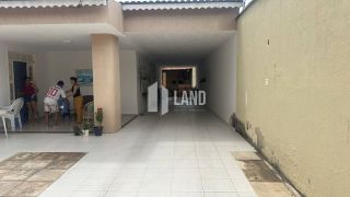 Casa Plana a Venda com 4 quartos 3 suítes 6 Vagas de garagem no Jardim das Oliveiras em Fortaleza