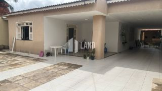 Casa Plana a Venda com 4 quartos 3 suítes 6 Vagas de garagem no Jardim das Oliveiras em Fortaleza