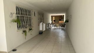 Casa Plana a Venda com 4 quartos 3 suítes 6 Vagas de garagem no Jardim das Oliveiras em Fortaleza