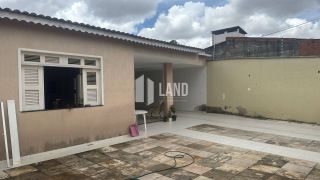 Casa Plana a Venda com 4 quartos 3 suítes 6 Vagas de garagem no Jardim das Oliveiras em Fortaleza