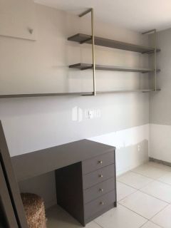 APARTAMENTO MOBILIADO PARA ALUGAR NO PORTO DAS DUNAS COM  2 QUARTOS (1 SUÍTE), 2 BANHEIROS, 2 VAGAS DE GARAGEM, LAZER COM PISCINA, SAUNA, PLAYGROUND E SALÃO DE FESTAS - 82M² - R$ 4.900 (MÊS) - PRÓXIMO AO BEACH PARK - PORTO DAS DUNAS - AQUIRAZ/CE