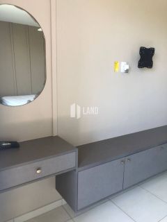 APARTAMENTO MOBILIADO PARA ALUGAR NO PORTO DAS DUNAS COM  2 QUARTOS (1 SUÍTE), 2 BANHEIROS, 2 VAGAS DE GARAGEM, LAZER COM PISCINA, SAUNA, PLAYGROUND E SALÃO DE FESTAS - 82M² - R$ 4.900 (MÊS) - PRÓXIMO AO BEACH PARK - PORTO DAS DUNAS - AQUIRAZ/CE