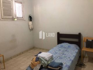 Casa Para Vender com 3 quartos (1 suíte), banheiro social, dependência com banheiro, 2 vagas de garagem, quintal - 188m2 (área construída) - 286m2 (terreno 11x26) - R$ 450.000,00 - próxima ao Shopping Benfica - Fortaleza/Ce