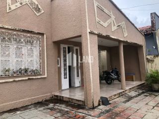 Casa Para Vender com 3 quartos (1 suíte), banheiro social, dependência com banheiro, 2 vagas de garagem, quintal - 188m2 (área construída) - 286m2 (terreno 11x26) - R$ 450.000,00 - próxima ao Shopping Benfica - Fortaleza/Ce
