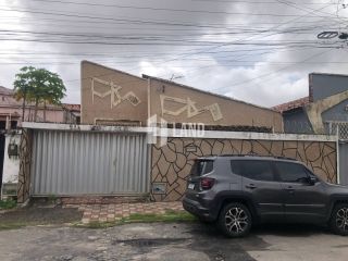 Casa Para Vender com 3 quartos (1 suíte), banheiro social, dependência com banheiro, 2 vagas de garagem, quintal - 188m2 (área construída) - 286m2 (terreno 11x26) - R$ 450.000,00 - próxima ao Shopping Benfica - Fortaleza/Ce