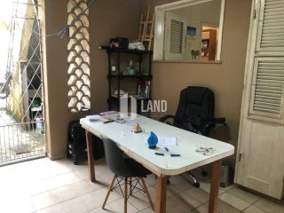 Casa Para Vender com 3 quartos (1 suíte), banheiro social, dependência com banheiro, 2 vagas de garagem, quintal - 188m2 (área construída) - 286m2 (terreno 11x26) - R$ 450.000,00 - próxima ao Shopping Benfica - Fortaleza/Ce