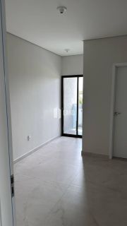 CASA DUPLEX DE ESQUINA NOVA C/4 SUÍTES E 4 VAGAS DE GARAGEM NO EDSON QUEIRÓZ