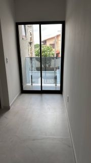 CASA DUPLEX DE ESQUINA NOVA C/4 SUÍTES E 4 VAGAS DE GARAGEM NO EDSON QUEIRÓZ