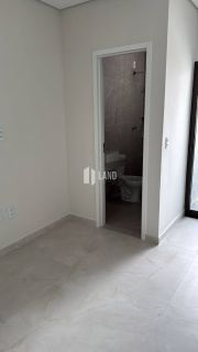 CASA DUPLEX DE ESQUINA NOVA C/4 SUÍTES E 4 VAGAS DE GARAGEM NO EDSON QUEIRÓZ