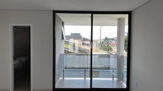 CASA DUPLEX DE ESQUINA NOVA C/4 SUÍTES E 4 VAGAS DE GARAGEM NO EDSON QUEIRÓZ