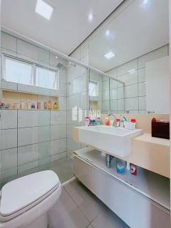 Casa duplex, com 4 suítes, à venda no Gurupi