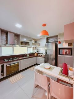 Casa duplex, com 4 suítes, à venda no Gurupi