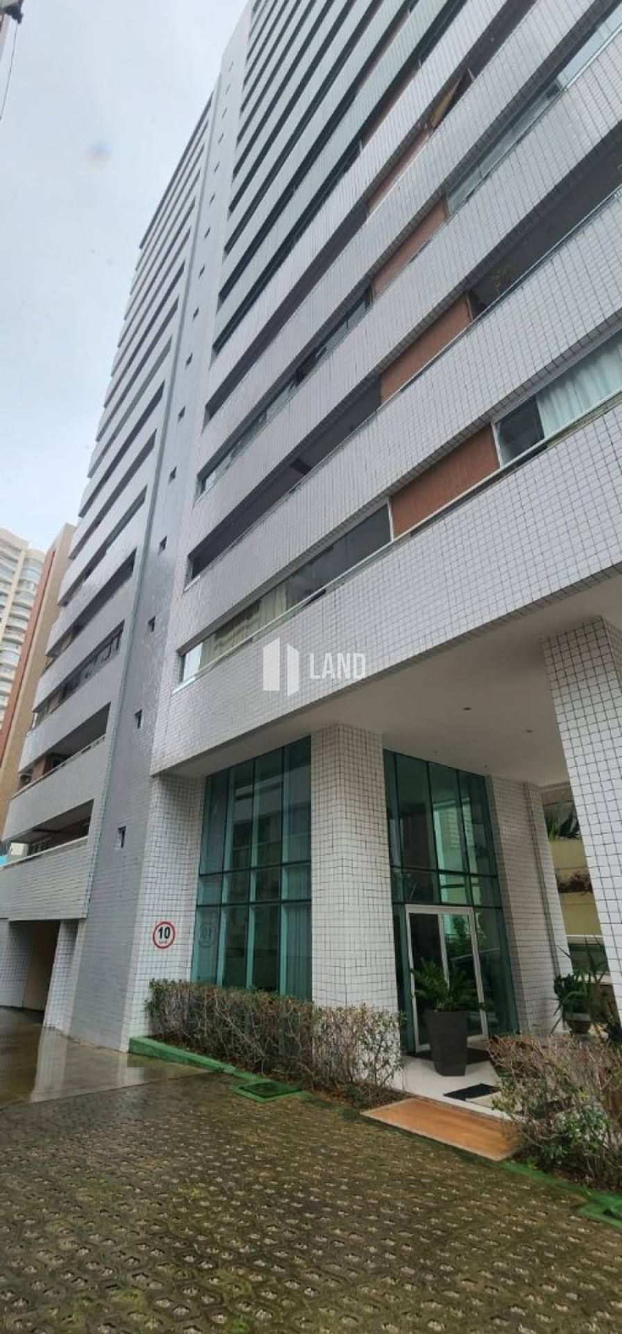 Apartamento vizinho ao círculo Militar! 91 M² 2 suítes, lavabo e dependência completa!