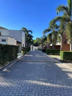 Vendo Casa Duplex Cond. Bosque das Palmeiras - Eusébio. Mobiliada com 3 Suítes pronto pra morar.