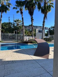 Vendo Casa Duplex Cond. Bosque das Palmeiras - Eusébio. Mobiliada com 3 Suítes pronto pra morar.