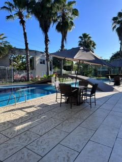 Vendo Casa Duplex Cond. Bosque das Palmeiras - Eusébio. Mobiliada com 3 Suítes pronto pra morar.