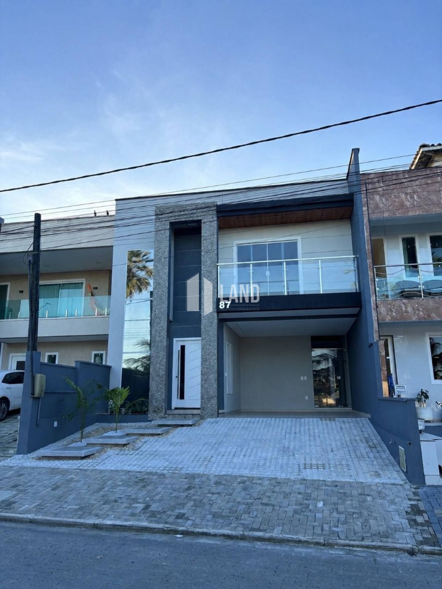 Casa no Condomínio Osvaldo Studart na Maraponga com 4 quartos 4 suítes e Deck c/Churrasqueira
