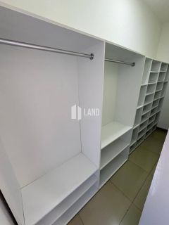 Casa no Condomínio Osvaldo Studart na Maraponga com 4 quartos 4 suítes e Deck c/Churrasqueira