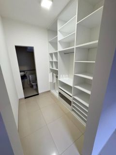 Casa no Condomínio Osvaldo Studart na Maraponga com 4 quartos 4 suítes e Deck c/Churrasqueira