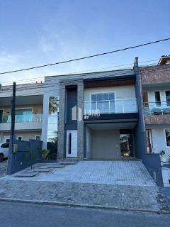 Casa no Condomínio Osvaldo Studart na Maraponga com 4 quartos 4 suítes e Deck c/Churrasqueira