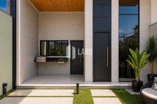 Casa plana com 3 suítes plenas a 5omts da Av. Santa Cecilia