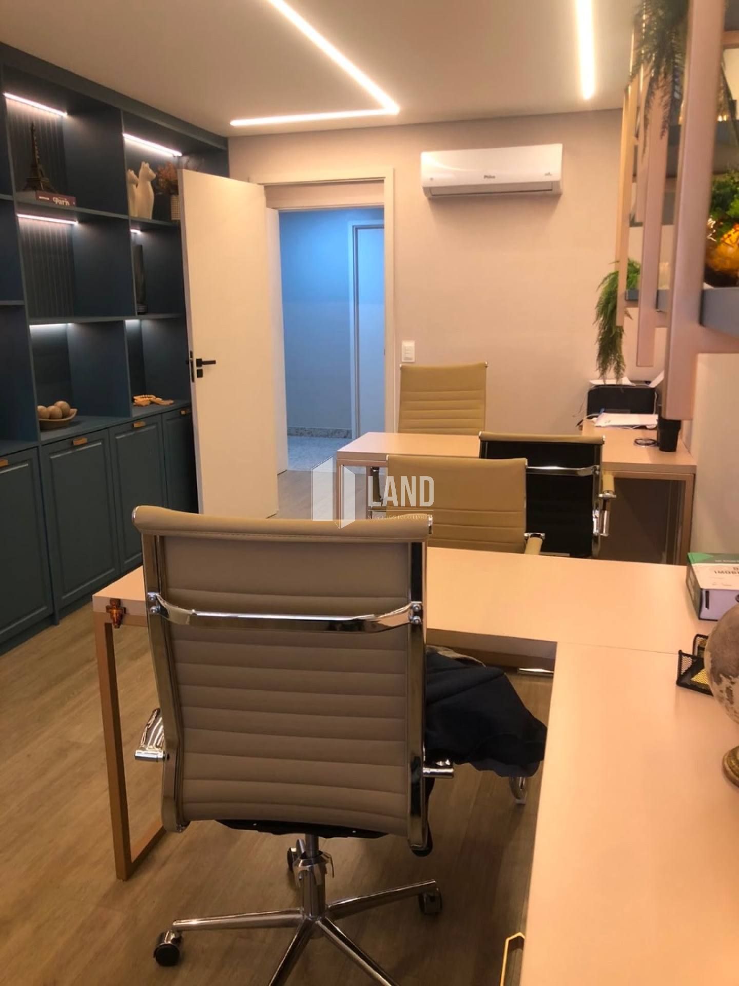 SALA COMERCIAL PARA ALUGAR NO TRADECENTER NO RIO MAR PAPICU - R$ 4.600,00