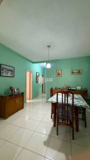 Casa vizinha a Igreja de Fátima com 3 quartos (1 suíte), 3 vagas de garagem, 1 banheiro social, 2 salas, dependência com banheiro, amplo quintal, a venda, 296 m², por R$ 1.200.000 - a poucos metros da Av. Treze de Maio - Bairro de Fátima - Fortaleza/CE