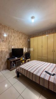 Casa vizinha a Igreja de Fátima com 3 quartos (1 suíte), 3 vagas de garagem, 1 banheiro social, 2 salas, dependência com banheiro, amplo quintal, a venda, 296 m², por R$ 1.200.000 - a poucos metros da Av. Treze de Maio - Bairro de Fátima - Fortaleza/CE