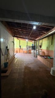 Casa vizinha a Igreja de Fátima com 3 quartos (1 suíte), 3 vagas de garagem, 1 banheiro social, 2 salas, dependência com banheiro, amplo quintal, a venda, 296 m², por R$ 1.200.000 - a poucos metros da Av. Treze de Maio - Bairro de Fátima - Fortaleza/CE