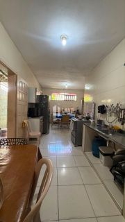 Casa vizinha a Igreja de Fátima com 3 quartos (1 suíte), 3 vagas de garagem, 1 banheiro social, 2 salas, dependência com banheiro, amplo quintal, a venda, 296 m², por R$ 1.200.000 - a poucos metros da Av. Treze de Maio - Bairro de Fátima - Fortaleza/CE