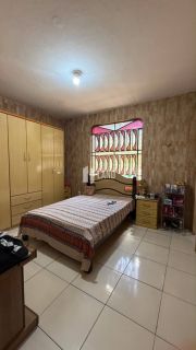 Casa vizinha a Igreja de Fátima com 3 quartos (1 suíte), 3 vagas de garagem, 1 banheiro social, 2 salas, dependência com banheiro, amplo quintal, a venda, 296 m², por R$ 1.200.000 - a poucos metros da Av. Treze de Maio - Bairro de Fátima - Fortaleza/CE