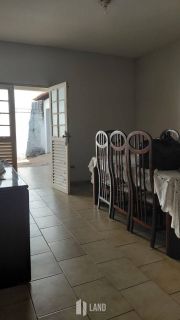 Casa Para Vender com 5 quartos 4 suítes no bairro Vermelha em Teresina