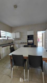 Casa Para Vender com 5 quartos 4 suítes no bairro Vermelha em Teresina