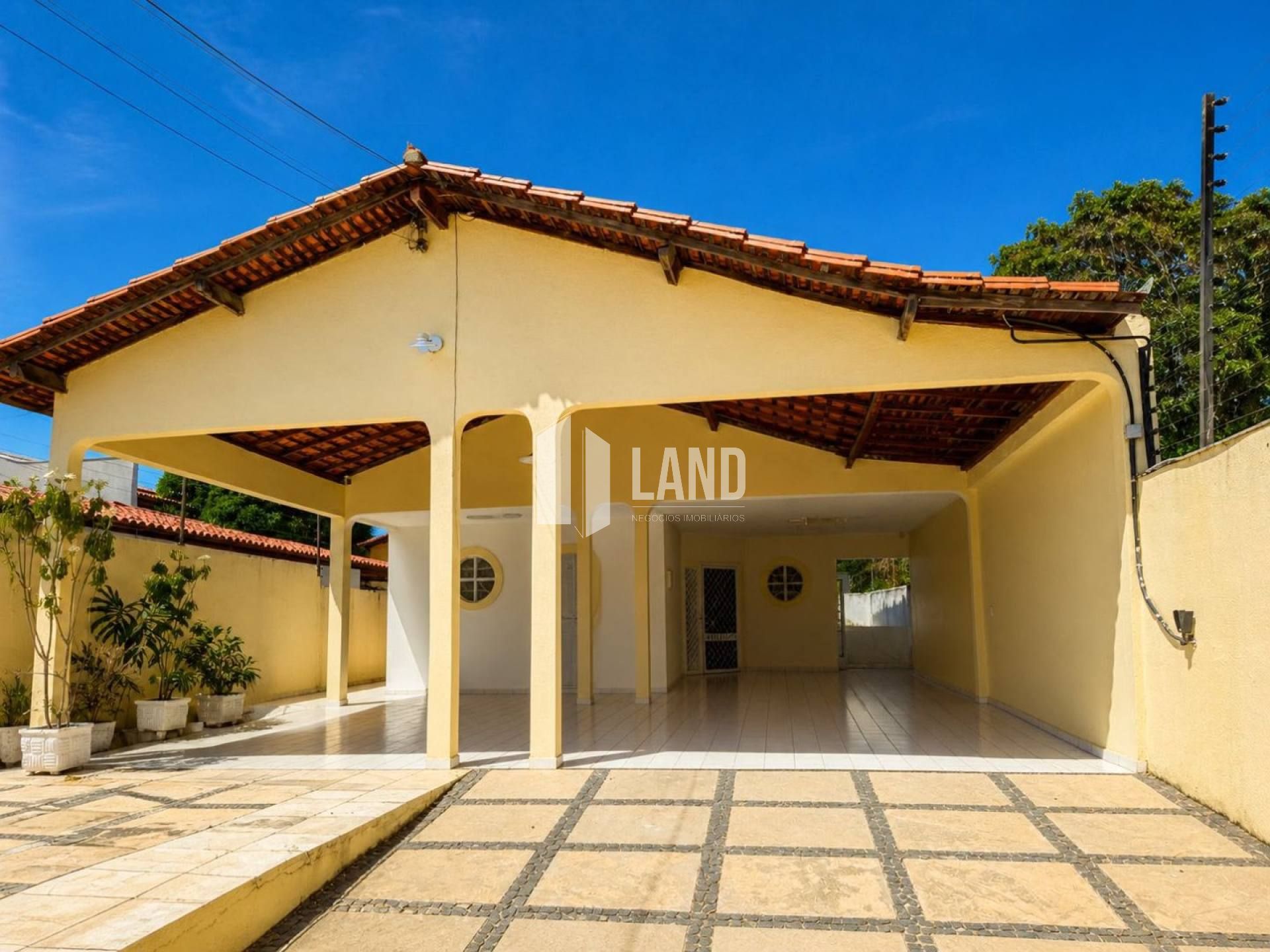 Casa com 4 quartos, sendo 2 suítes, localizada na zona Leste de Teresina