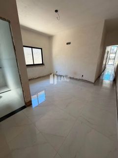 LINDA CASA EM RUA PRIVATIVA NO EDSON QUEIROZ, COM 3 SUÍTES E 2 VAGAS DE GARAGEM.