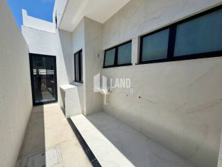 LINDA CASA EM RUA PRIVATIVA NO EDSON QUEIROZ, COM 3 SUÍTES E 2 VAGAS DE GARAGEM.