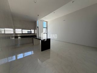 LINDA CASA EM RUA PRIVATIVA NO EDSON QUEIROZ, COM 3 SUÍTES E 2 VAGAS DE GARAGEM.