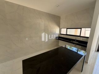 LINDA CASA EM RUA PRIVATIVA NO EDSON QUEIROZ, COM 3 SUÍTES E 2 VAGAS DE GARAGEM.