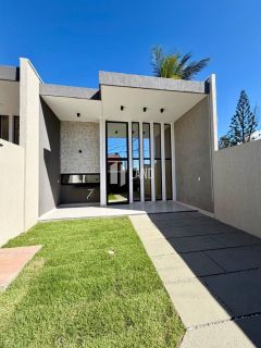 Excelente Casa plana com 3 suítes, 2 vagas e pé direito elevado no Édson Queiroz.