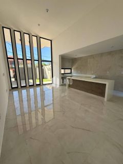 Excelente Casa plana com 3 suítes, 2 vagas e pé direito elevado no Édson Queiroz.