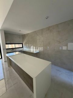 Excelente Casa plana com 3 suítes, 2 vagas e pé direito elevado no Édson Queiroz.