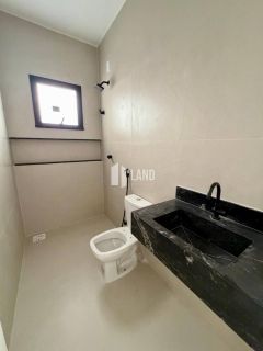 Excelente Casa plana com 3 suítes, 2 vagas e pé direito elevado no Édson Queiroz.